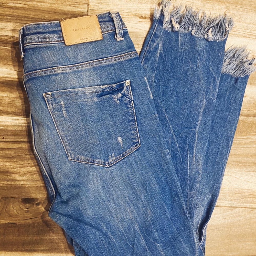 Zara Ripped Jeans fringe bottom